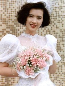 余倩雯的个人资料,才华横溢的年轻才女,多才多艺的人生探索者